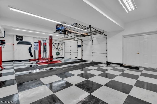 72 Gillette Road, Long Hill Twp., NJ 07933