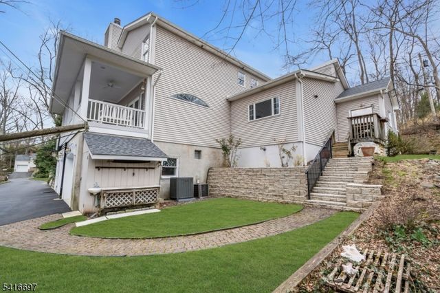 72 Gillette Road, Long Hill Twp., NJ 07933