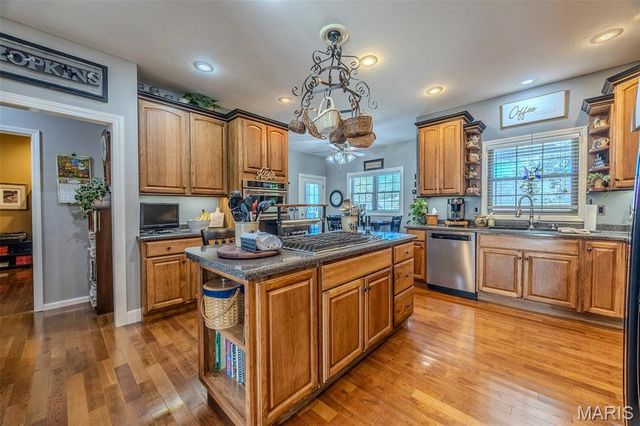 2528 Copperwood Drive, Lebanon, MO 65536