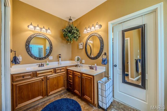 2528 Copperwood Drive, Lebanon, MO 65536