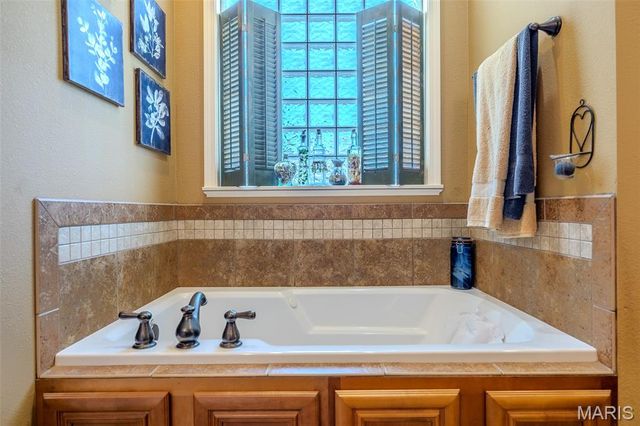 2528 Copperwood Drive, Lebanon, MO 65536