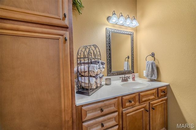 2528 Copperwood Drive, Lebanon, MO 65536