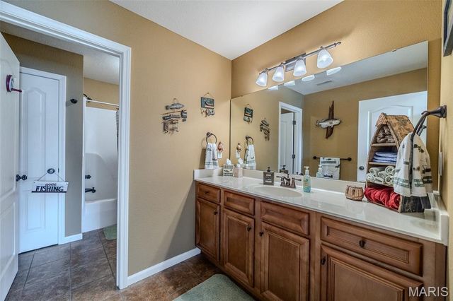 2528 Copperwood Drive, Lebanon, MO 65536