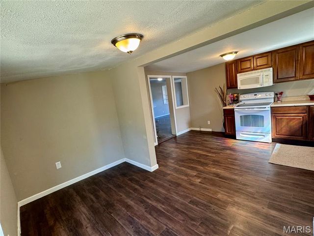 111 S White Oak Street, Desloge, MO 63601