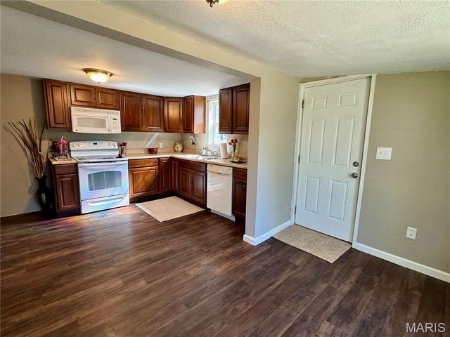 111 S White Oak Street, Desloge, MO 63601