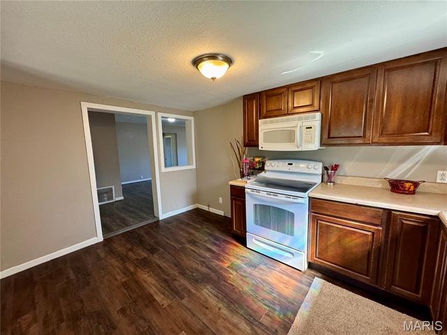 111 S White Oak Street, Desloge, MO 63601