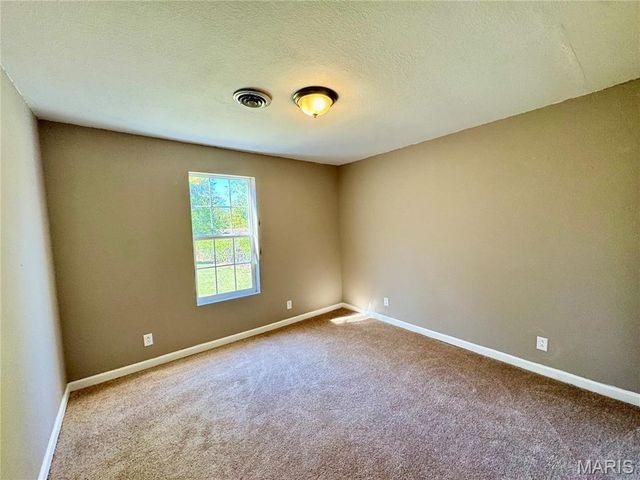 111 S White Oak Street, Desloge, MO 63601