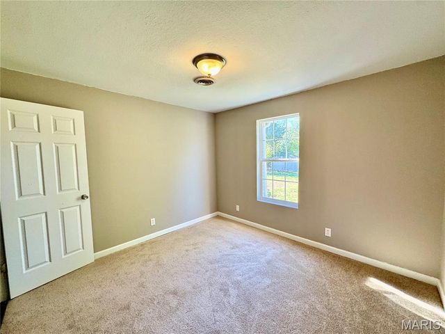 111 S White Oak Street, Desloge, MO 63601