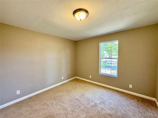 111 S White Oak Street, Desloge, MO 63601