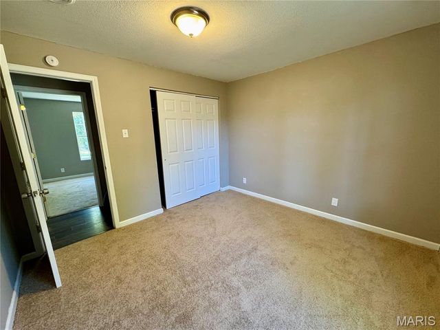 111 S White Oak Street, Desloge, MO 63601