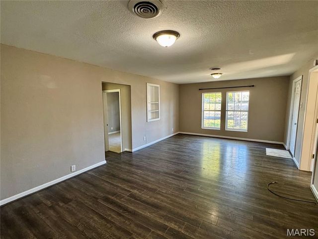 111 S White Oak Street, Desloge, MO 63601