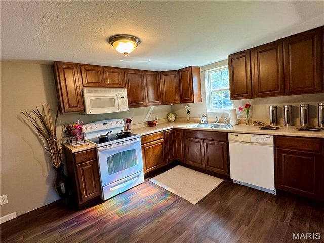 111 S White Oak Street, Desloge, MO 63601