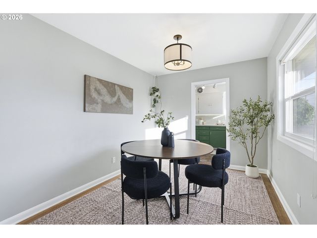 6123 Ne HALSEY St, Portland, OR 97213