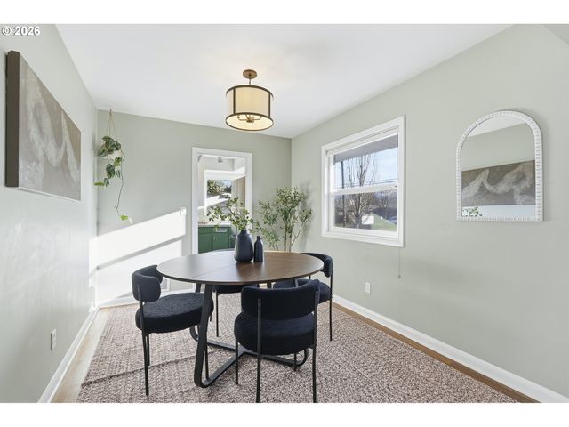 6123 Ne HALSEY St, Portland, OR 97213