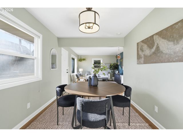 6123 Ne HALSEY St, Portland, OR 97213