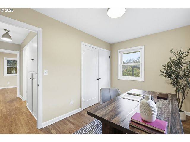 6123 Ne HALSEY St, Portland, OR 97213