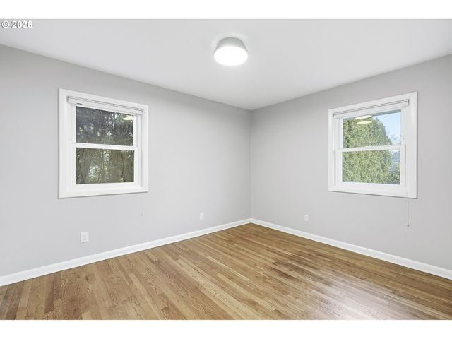 6123 Ne HALSEY St, Portland, OR 97213