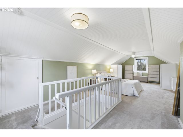 6123 Ne HALSEY St, Portland, OR 97213