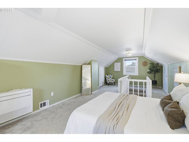 6123 Ne HALSEY St, Portland, OR 97213