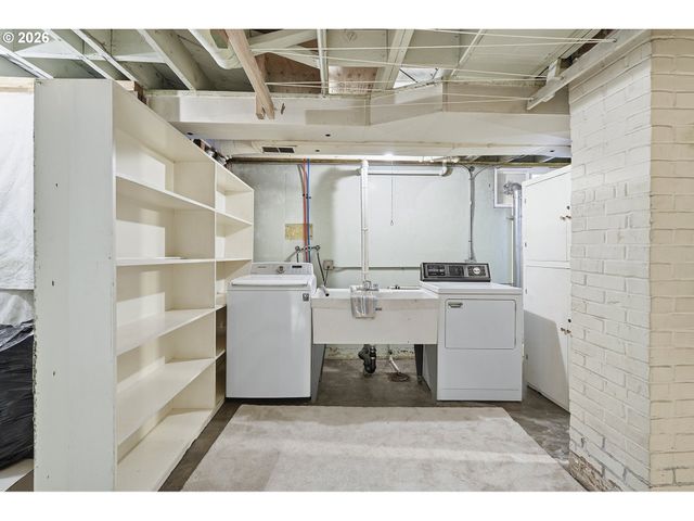 6123 Ne HALSEY St, Portland, OR 97213