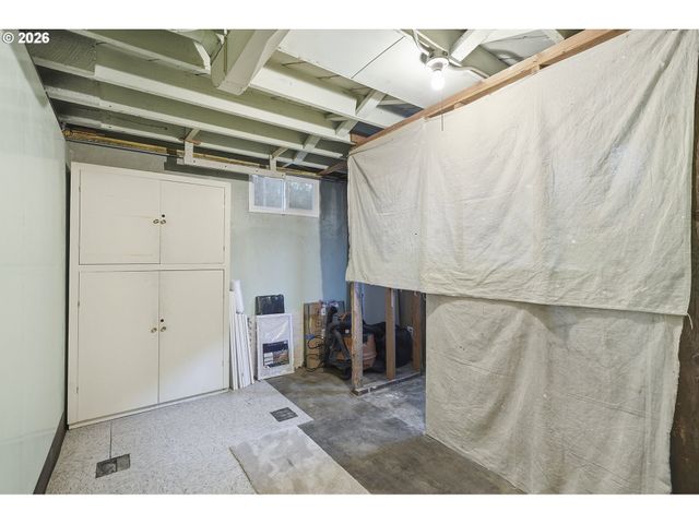 6123 Ne HALSEY St, Portland, OR 97213