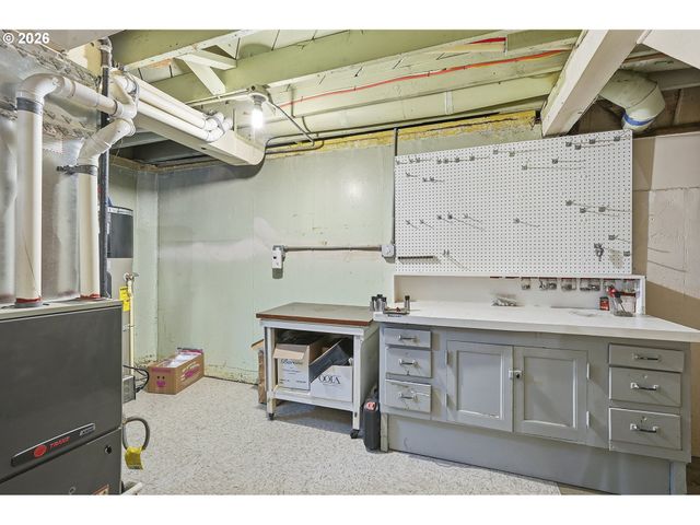 6123 Ne HALSEY St, Portland, OR 97213