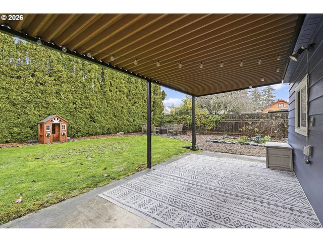 6123 Ne HALSEY St, Portland, OR 97213