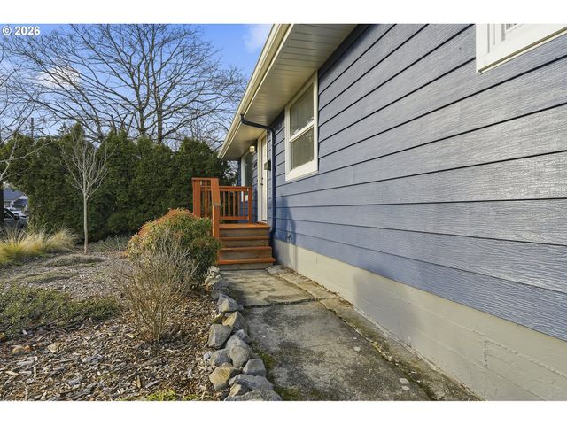 6123 Ne HALSEY St, Portland, OR 97213