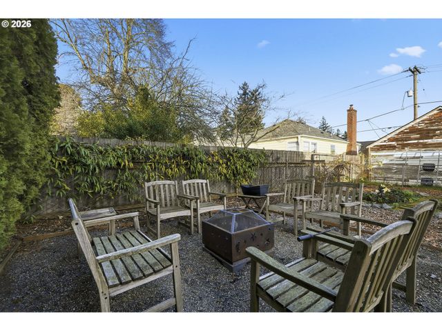 6123 Ne HALSEY St, Portland, OR 97213