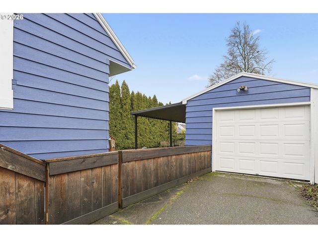 6123 Ne HALSEY St, Portland, OR 97213