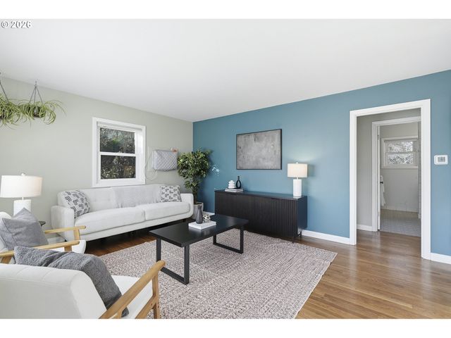 6123 Ne HALSEY St, Portland, OR 97213