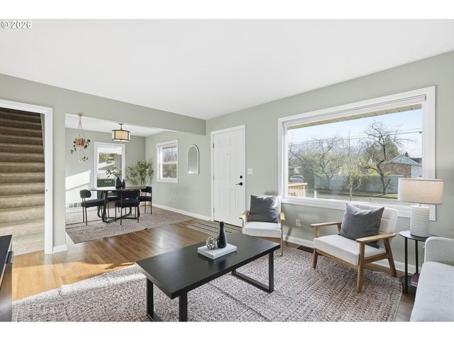 6123 Ne HALSEY St, Portland, OR 97213