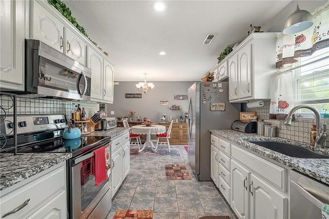 15562 E Kaw Rapids Road, Nevada, MO 64772