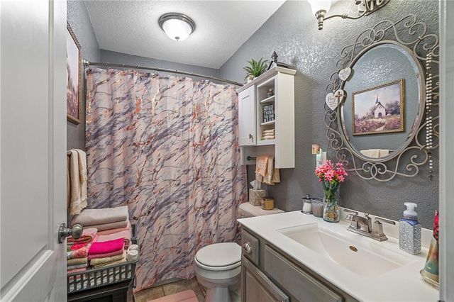 15562 E Kaw Rapids Road, Nevada, MO 64772