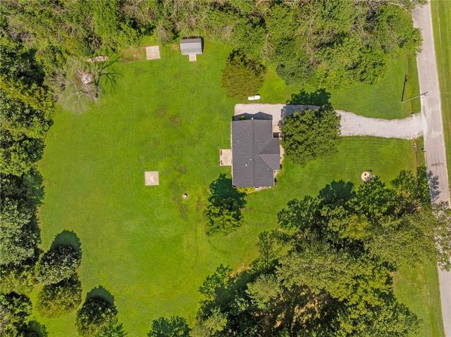 15562 E Kaw Rapids Road, Nevada, MO 64772