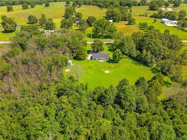15562 E Kaw Rapids Road, Nevada, MO 64772