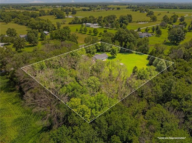 15562 E Kaw Rapids Road, Nevada, MO 64772