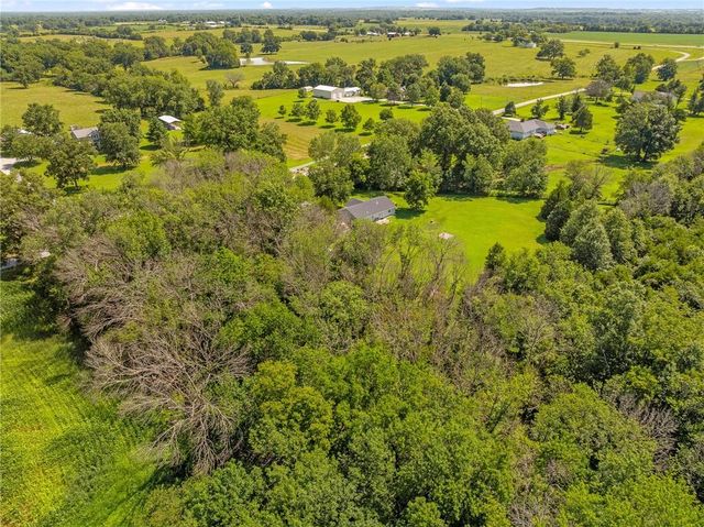 15562 E Kaw Rapids Road, Nevada, MO 64772