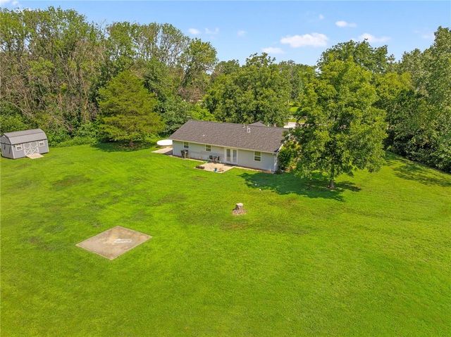 15562 E Kaw Rapids Road, Nevada, MO 64772