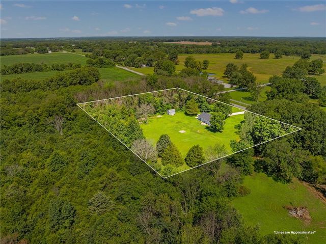 15562 E Kaw Rapids Road, Nevada, MO 64772