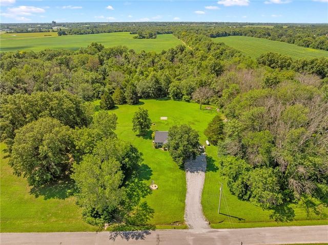 15562 E Kaw Rapids Road, Nevada, MO 64772