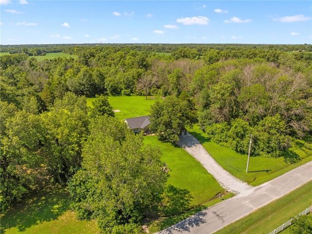 15562 E Kaw Rapids Road, Nevada, MO 64772