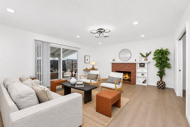 4304 Iowa Ave, Sacramento, CA 95824