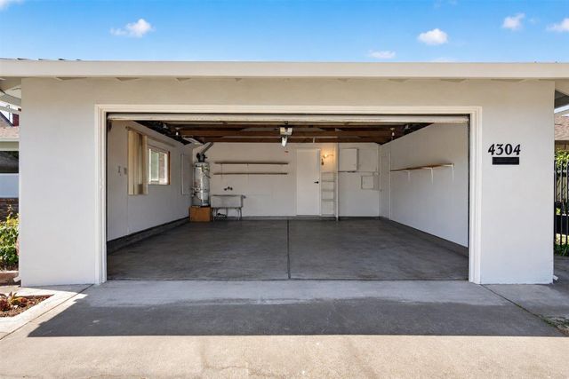 4304 Iowa Ave, Sacramento, CA 95824