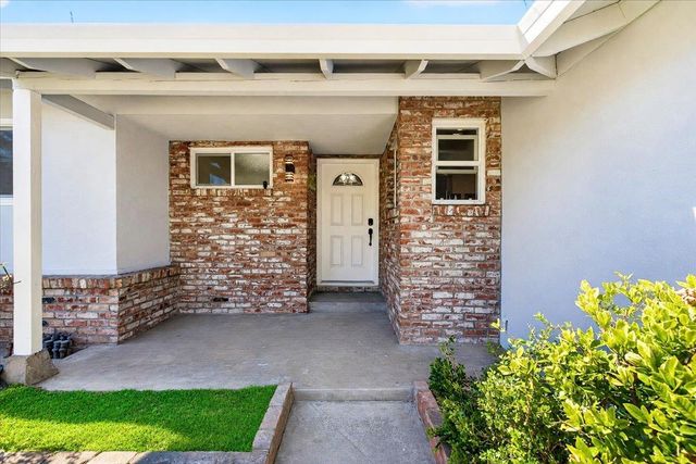 4304 Iowa Ave, Sacramento, CA 95824