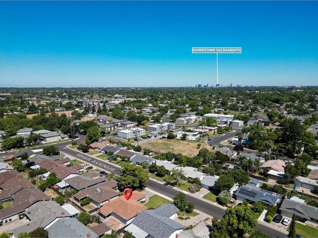4304 Iowa Ave, Sacramento, CA 95824
