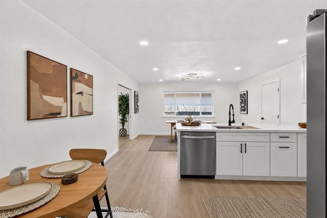 4304 Iowa Ave, Sacramento, CA 95824