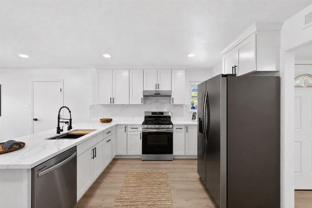 4304 Iowa Ave, Sacramento, CA 95824