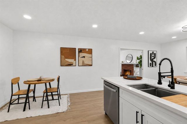 4304 Iowa Ave, Sacramento, CA 95824