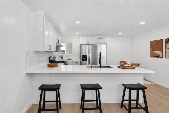 4304 Iowa Ave, Sacramento, CA 95824